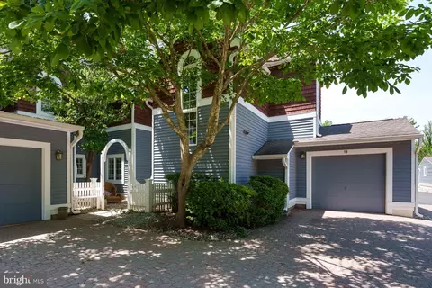 13 Railroad Pl, Pennington, NJ 08534