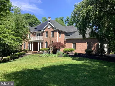 4 Pond View Ln, Titusville, NJ 08560