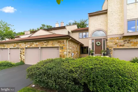 49 Woodmont Dr, Lawrenceville, NJ 08648