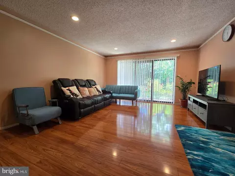 13 Rickard Ct, Lawrence, NJ 08648
