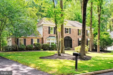 4 Theresa Dr, Lawrenceville, NJ 08648