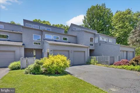 29 Old Orchard Ln, Princeton, NJ 08540