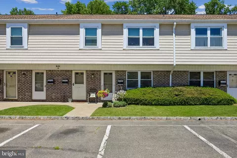 1407 Silver Ct, Hamilton, NJ 08690