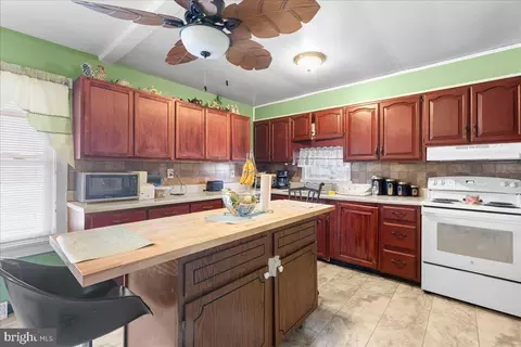 Kitchen - 21 Buttonwood Dr, Ewing, NJ 08638 photo 2 of 2