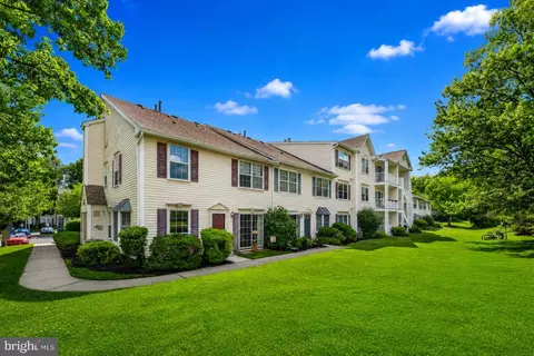 41 Lehavre Ct, Hamilton, NJ 08619
