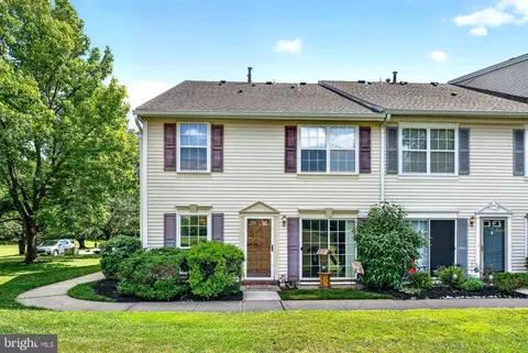 41 Lehavre Ct, Hamilton, NJ 08619