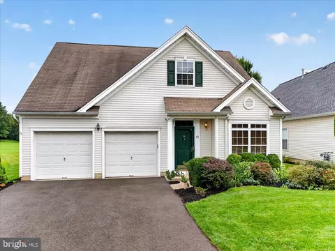 51 Coneflower La, West Windsor, NJ 08550