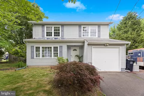 72 Bunker Rd, Lawrence Township, NJ 08648
