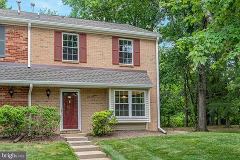 11 Abelia Ct, Lawrence Township, NJ 08648