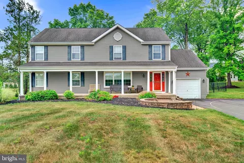 29 State Park Dr, Titusville, NJ 08560