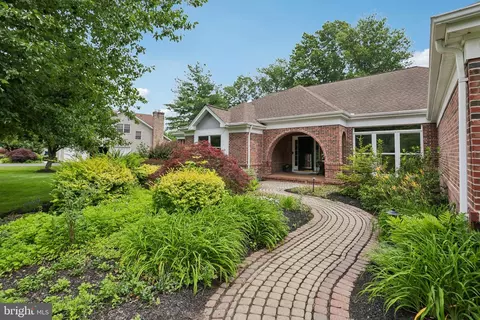 4 Hedge Row, Lawrence Township, NJ 08648