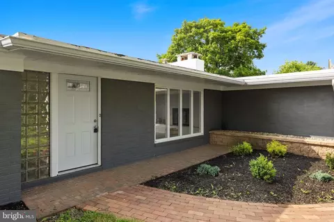 98 Church Rd, Titusville, NJ 08560