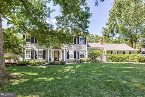 15 Corral Dr, Hamilton, NJ 08620