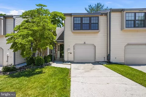 9 Emily Ct, Robbinsville, NJ 08691