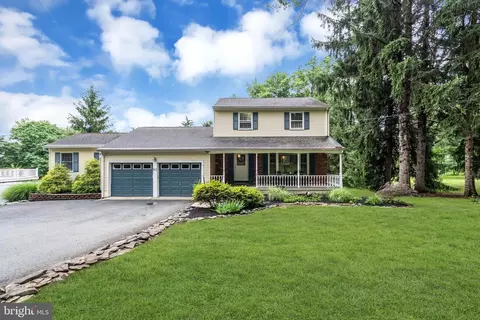 83 Hart Ave, Hopewell, NJ 08525