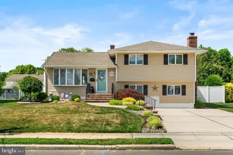 30 Gary Dr, Hamilton, NJ 08690