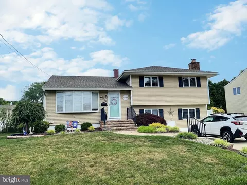 30 Gary Dr, Hamilton, NJ 08690