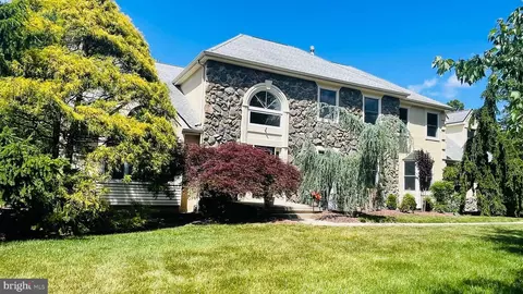 3 Garnet La Ln, Princeton Junction, NJ 08550