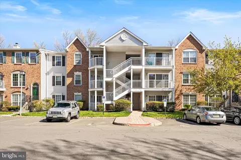 18 Versailles Ct, Hamilton, NJ 08619