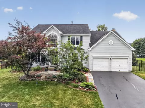 14 Stonehedge Dr, East Windsor, NJ 08520