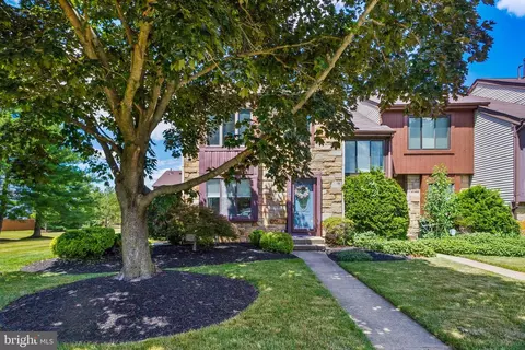 24 Kelly Ct, Hamilton, NJ 08690