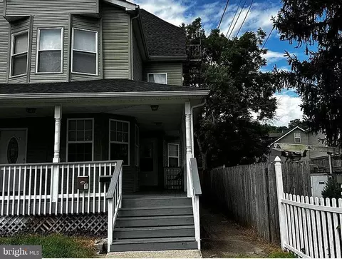 904 Carteret Ave, Trenton, NJ 08618