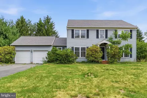 6 Abby Dr, Lawrence, NJ 08648