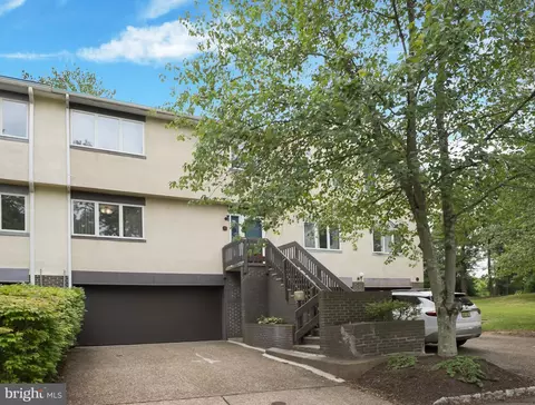 19 Exeter Ct, Princeton, NJ 08540