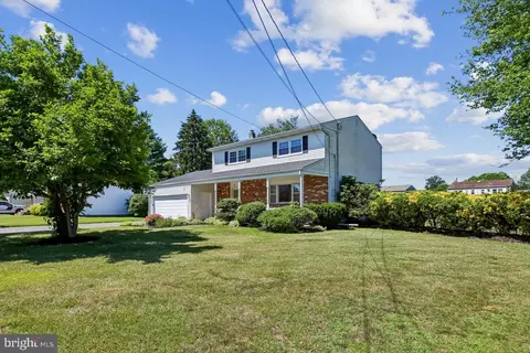 56 Whitehall Rd, Hamilton, NJ 08690