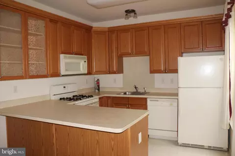 Kitchen - 75 Kyle Way, Ewing, NJ 08628 photo 2 of 2