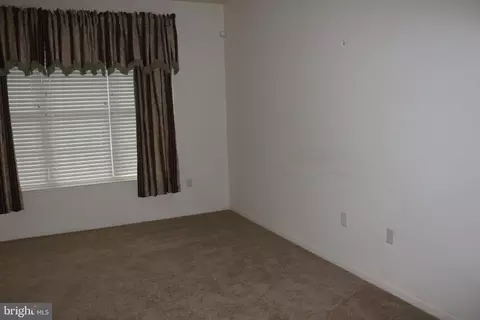 Living - 75 Kyle Way, Ewing, NJ 08628 photo 2 of 3