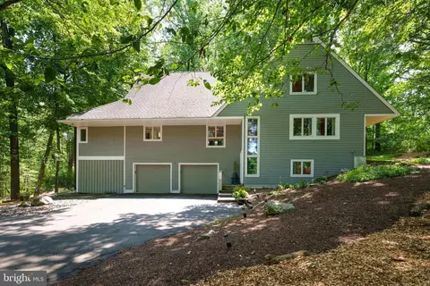 30 Poor Farm Rd, Pennington, NJ 08534