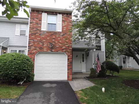 13 Heritage Ct, Ewing, NJ 08628