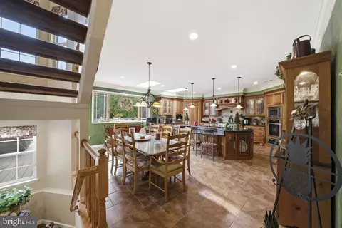 51 Stonehedge Dr, Hightstown, NJ 08520