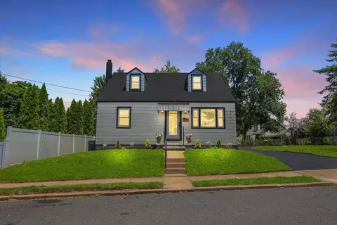 220 New Hillcrest Ave, Ewing, NJ 08628