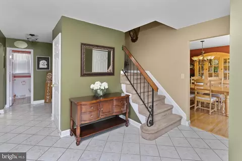 Entry Way - 99 Willis Dr, Ewing, NJ 08628 photo 2 of 5