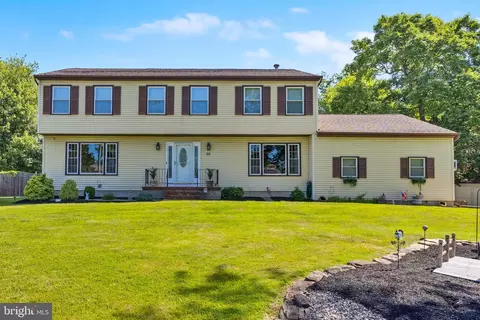 Exterior - 99 Willis Dr, Ewing, NJ 08628 photo 2 of 12