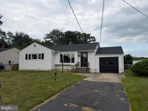 60 Sherbrooke Rd, Ewing, NJ 08638