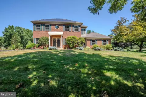 32 W Kincaid Dr, West Windsor, NJ 08550