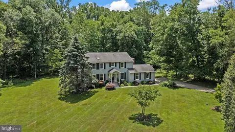 13 Coventry Ln, Hopewell, NJ 08525