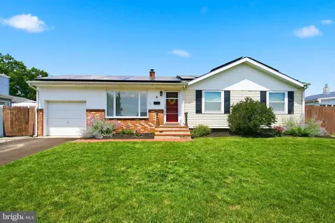 4 Oscar Way, Hamilton, NJ 08620