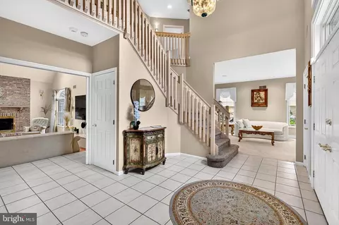 Entry Way - 15 Scenic Dr, Ewing, NJ 08628 photo 2 of 5