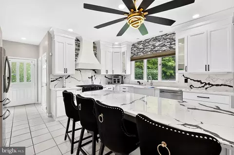 Kitchen - 15 Scenic Dr, Ewing, NJ 08628 photo 3 of 4