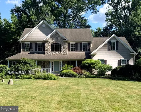 9 Coventry Ln, Hopewell, NJ 08525
