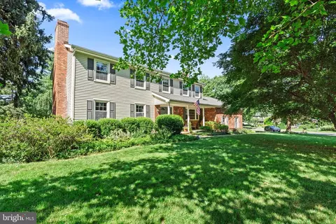 14 Springwood Dr, Lawrenceville, NJ 08648