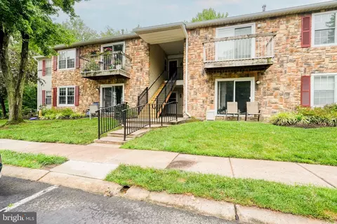 33 Coral Tree Ct, Lawrence Township, NJ 08648