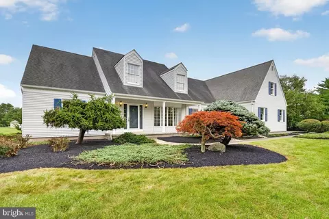 17 Huntington Dr, Princeton Junction, NJ 08550