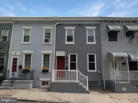 42 Oak St, Trenton, NJ 08638
