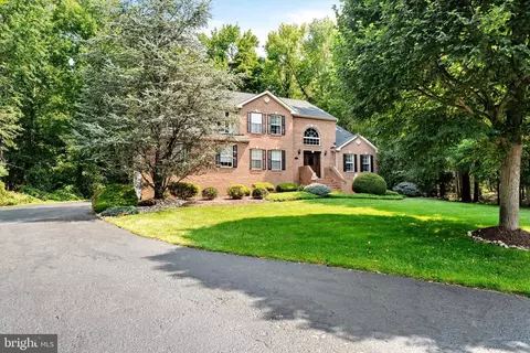 36 Arnold Ln, Robbinsville, NJ 08691