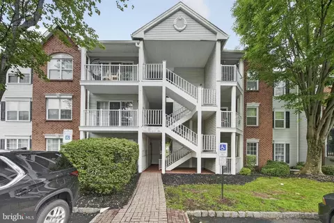76 Chambord Ct, Hamilton, NJ 08619